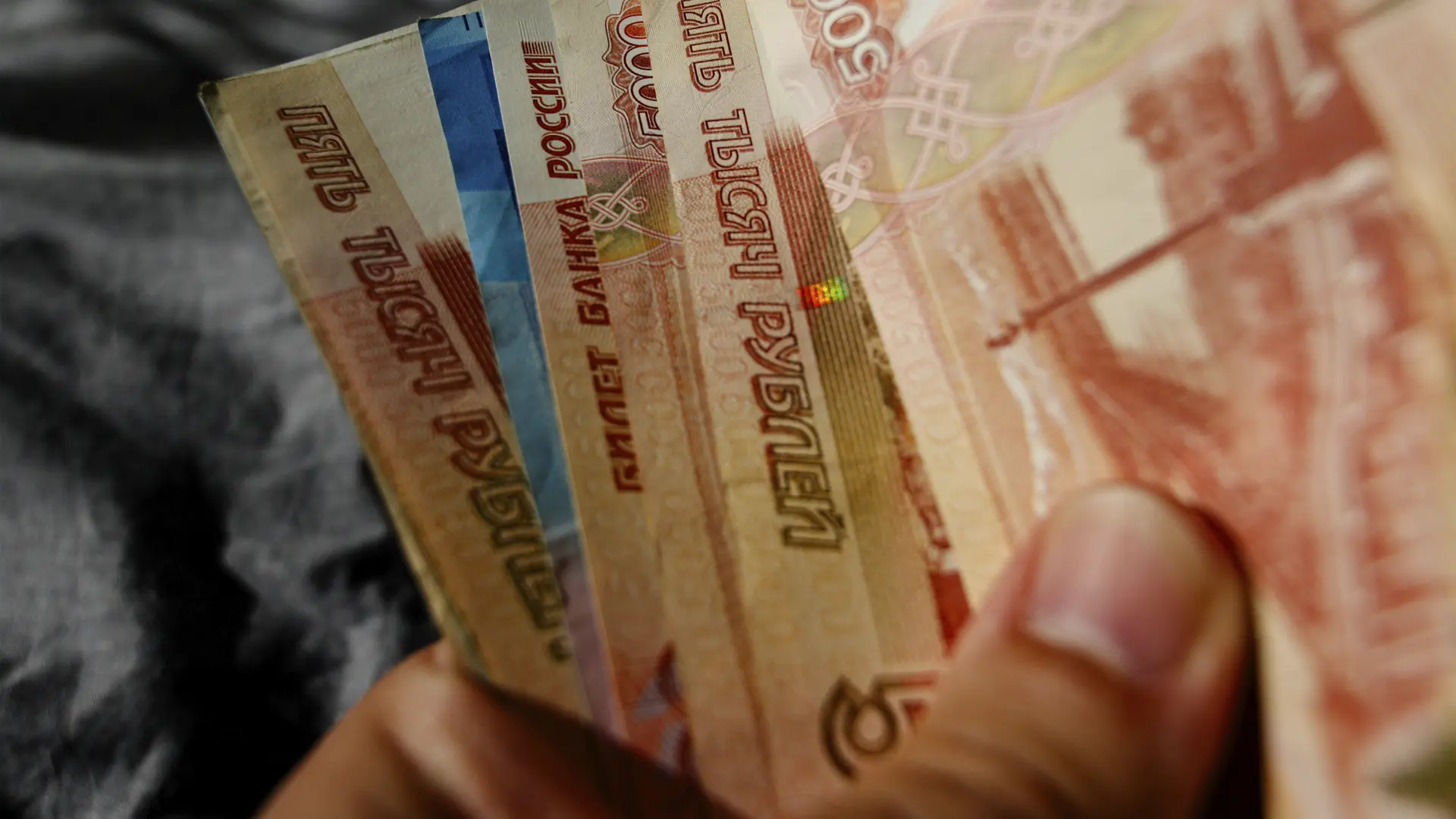 Взыскание задолженности по заработной плате и иным выплатам с работодателя ЮК "Сфера Интересов Плюс"